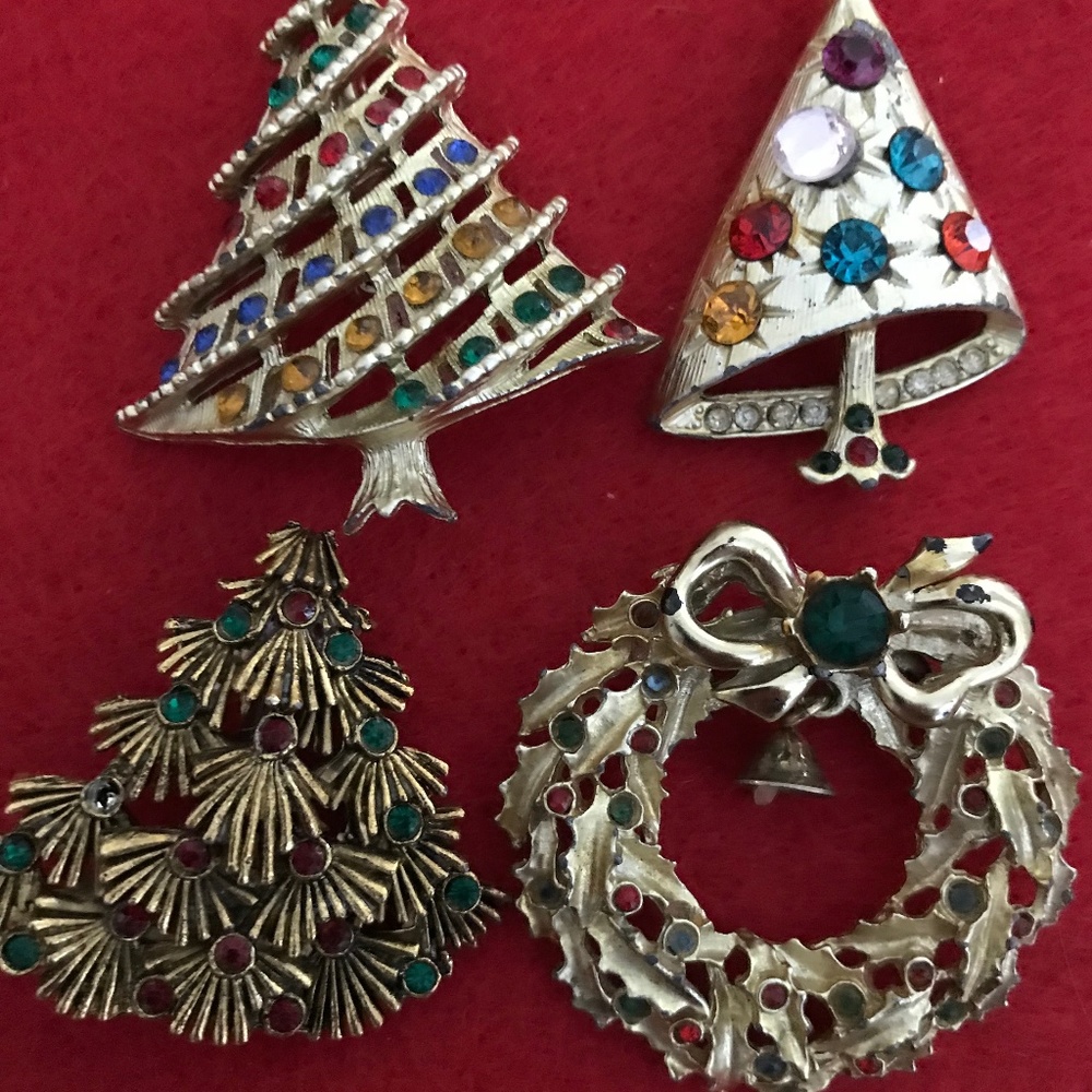 Vintage CHRISTMAS Pins, 4 Four Un-Signed Lovelies,